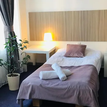 口琴一室公寓 *